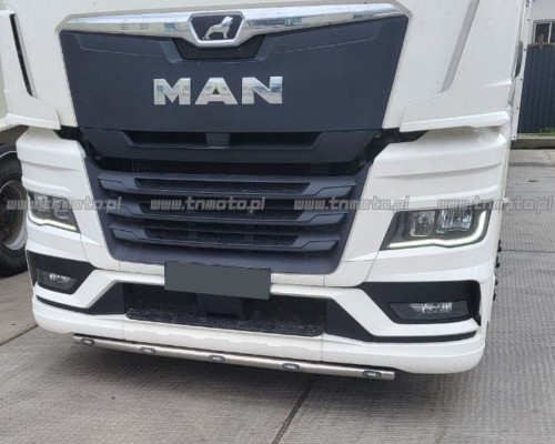 Orurowanie-pod-zderzak-man-tgx-II-środek