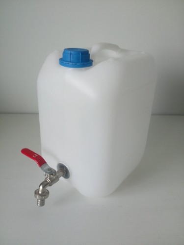 Kanister-na-wode-z-kranikiem-10l