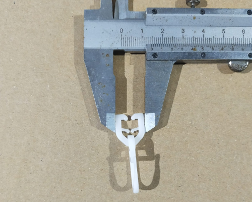 Zestaw-haczykow-do-zaslon-renault-premium-magnum