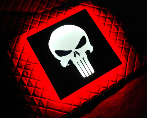 Tablica nad łóżko do ciężarówki 50x50 12,24 V "Punisher"