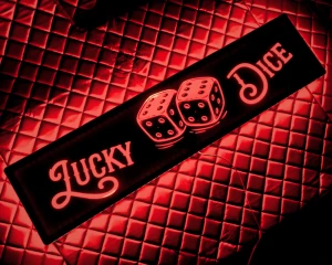 Tablica nad łóżko do ciężarówki (TIR, LKW) "Lucky Dice" 95x23 cm 12,24 V 