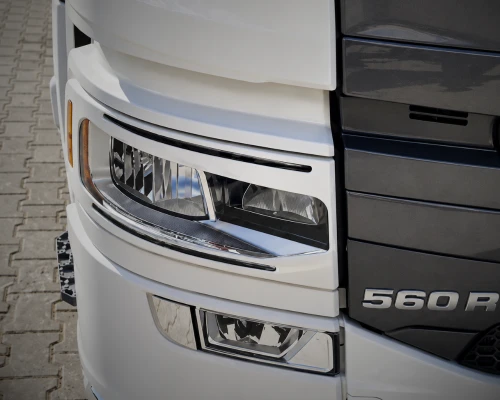 Wykończenie (brewki) lamp przednich do Scania S&amp;R 2016